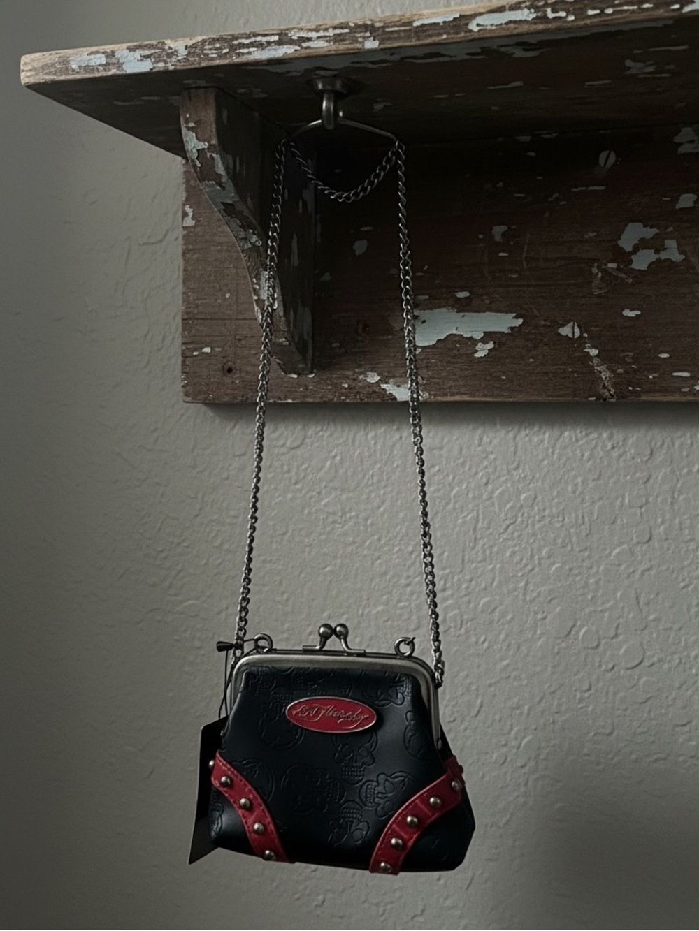 Ed Hardy Black & Red Skull Embossed Kiss-Lock Crossbody Bag- NWT - Picture 2 of 3